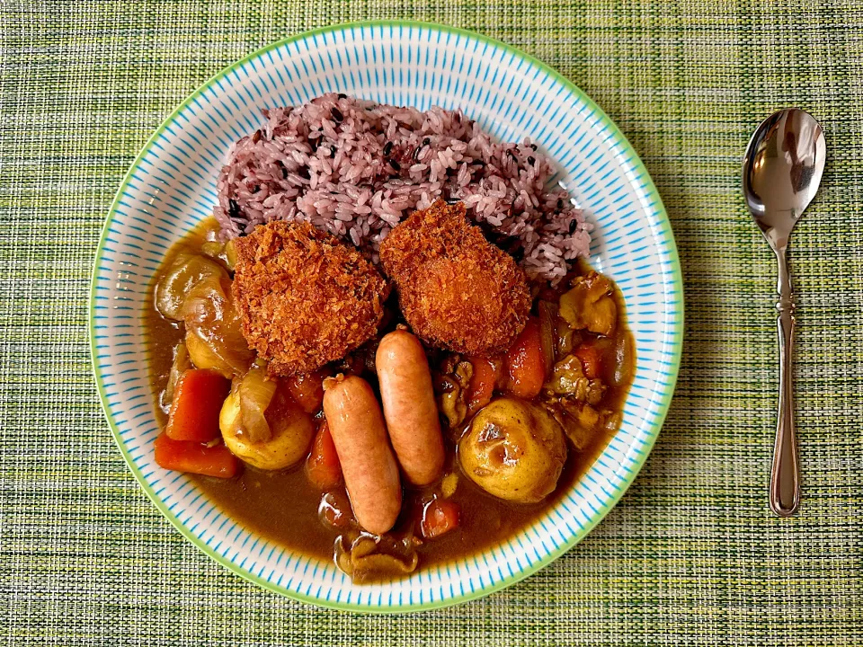 肉じゃがからの〜　モリモリカレー🍛　先日塩と砂糖を間違えてめっちゃ塩っ辛くなってしまった肉じゃがを塩抜きしてカレーに🤣　捨てずに済みました🙌|BUBUさん