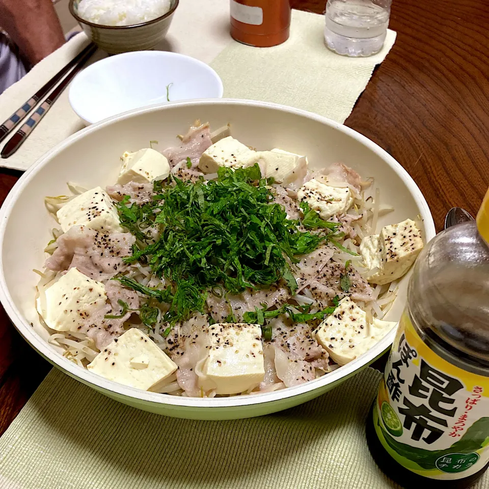 Snapdishの料理写真:豚もやしをポン酢とラー油で|akkoさん