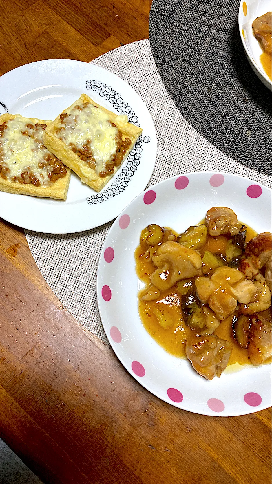 Snapdishの料理写真:茄子と鶏もも肉の酸っぱ煮油揚げの納豆チーズ焼き|kaaaaaさん