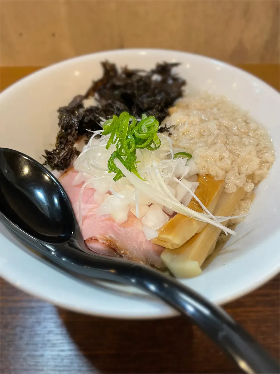 夜空と大地さんの”背脂まぜ蕎麦”|たかさん