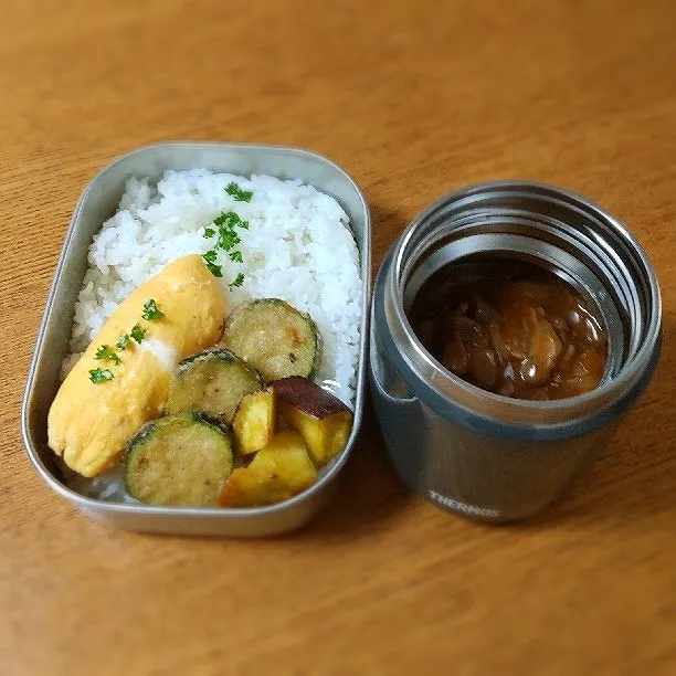 Snapdishの料理写真:5月31日お弁当
ハヤシライス
オムレツ
ズッキーニの唐揚げ
さつまいもメイプルバター|シロクマさん