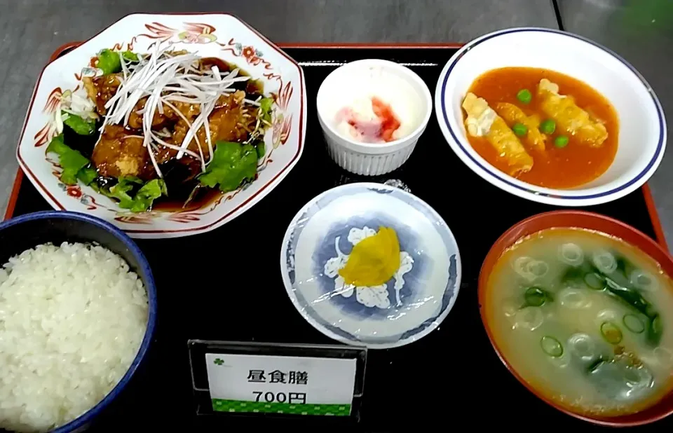 鶏肉の竜田揚げ黒酢あんかけ定食　札幌市白石区役所食堂日替わり定食|nyama1さん