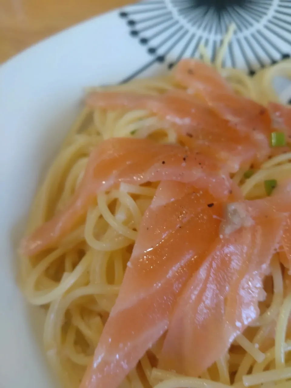 Snapdishの料理写真:自家製スモークサーモンとタラコのパスタ|食べたいけど料理したくないさん