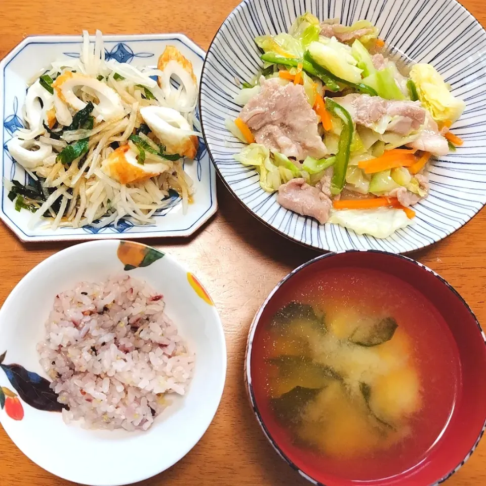 Snapdishの料理写真:2024 0525　豚と野菜の塩レモン蒸し　大根サラダ　豆腐とわかめのお味噌汁|いもこ。さん