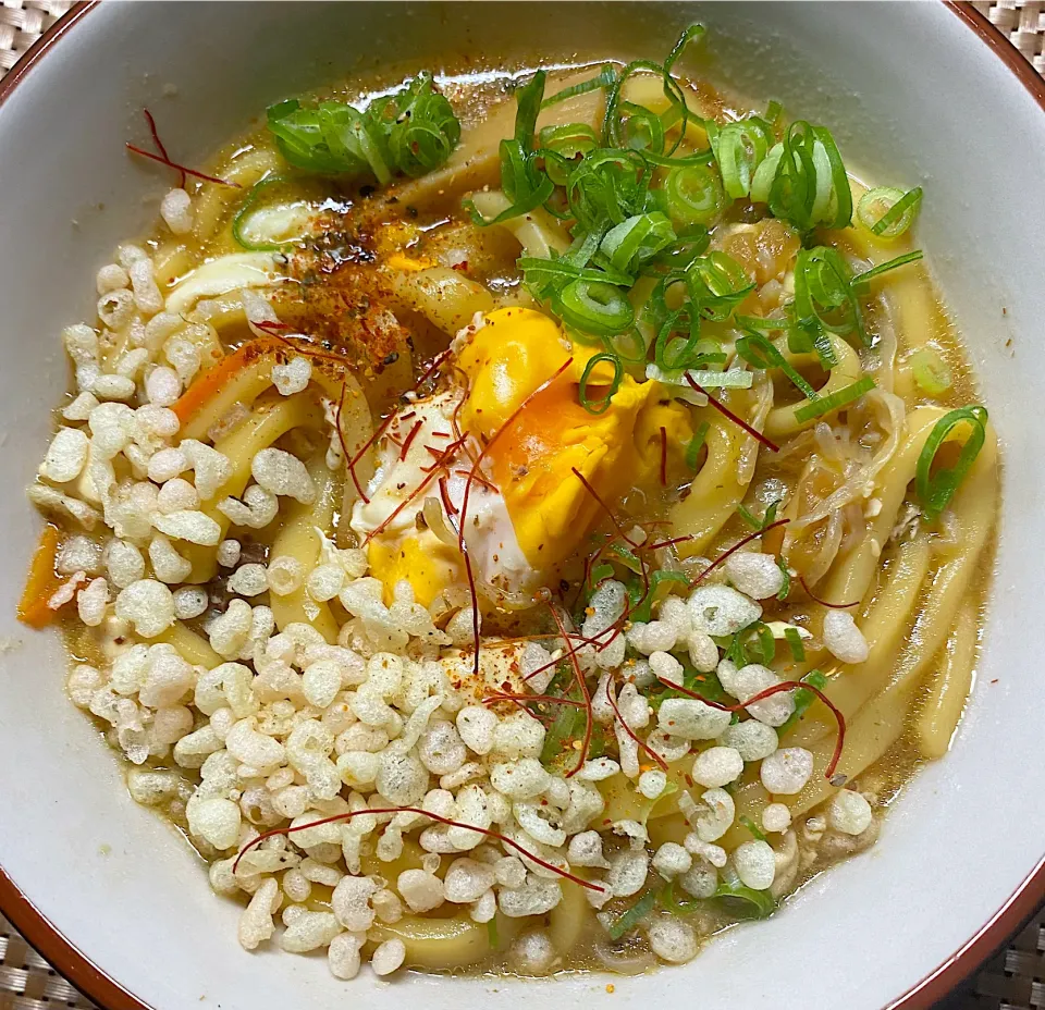 牛卵豆腐煮込みうどん|すくらんぶるえっぐさん