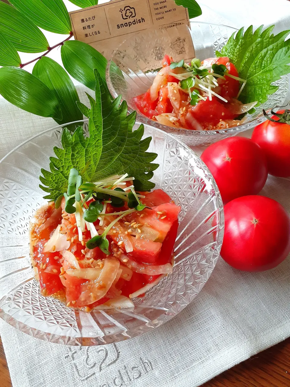 Snapdishの料理写真:トマトと新玉ねぎのサラダ🥗
醤油糀とオイスターソースで和えました🎶|fumfumさん