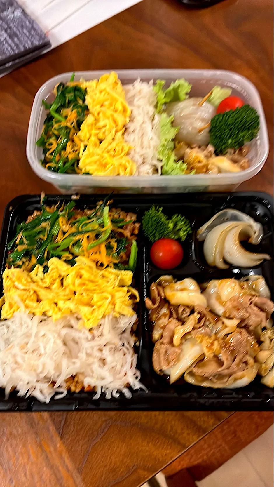 Snapdishの料理写真:高校生男子お弁当＆パパ弁　　　　　　　　　　　　　　　　　　　　　ビビンパ丼　ホイコウロウ　新玉バタポン|shoumamaさん