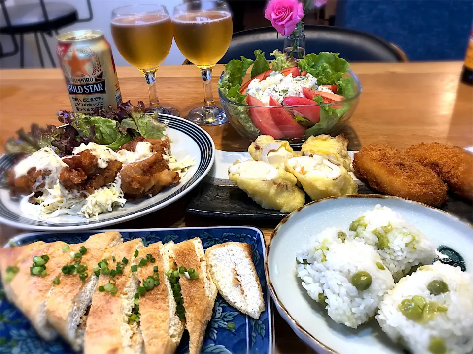 豆ご飯おにぎり　ポテトサラダ　肉味噌油揚げ　etc（スーパーのお惣菜色々）|じゅんさんさん