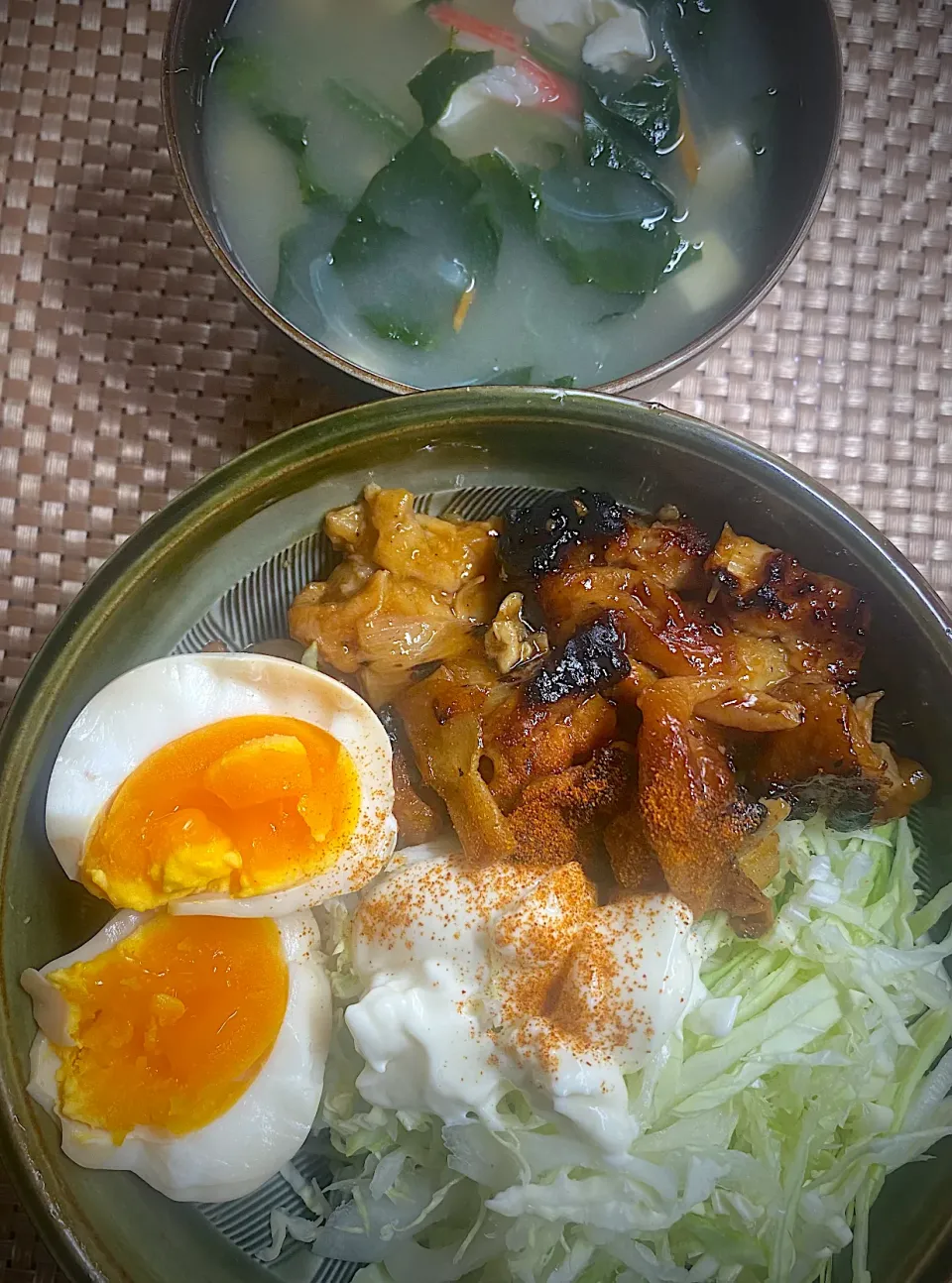 焼鳥丼|すくらんぶるえっぐさん