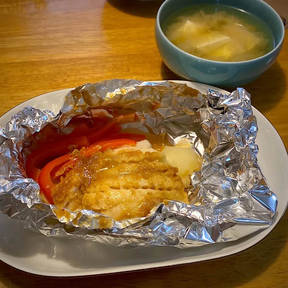 ホキの味噌ホイル焼きと、オクラとエノキと豆腐の味噌汁|もえさん