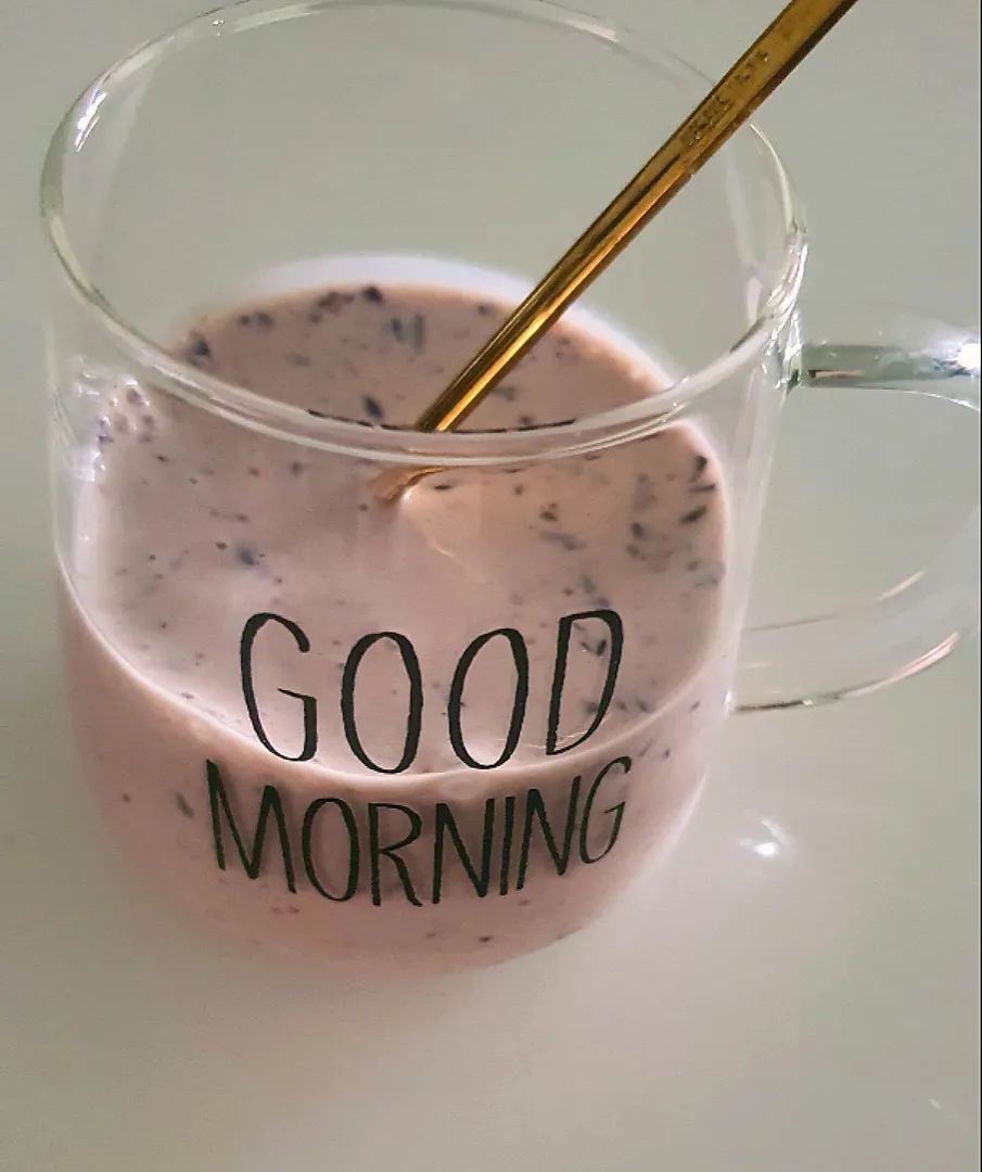 blueberry yogurt smoothie 
Good morning 🎀|🌷lynnlicious🌷さん