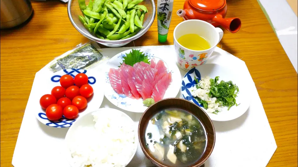 5/31の夕食
ひとりご飯
マグロのお刺身がメインです🐟️|卯月さん