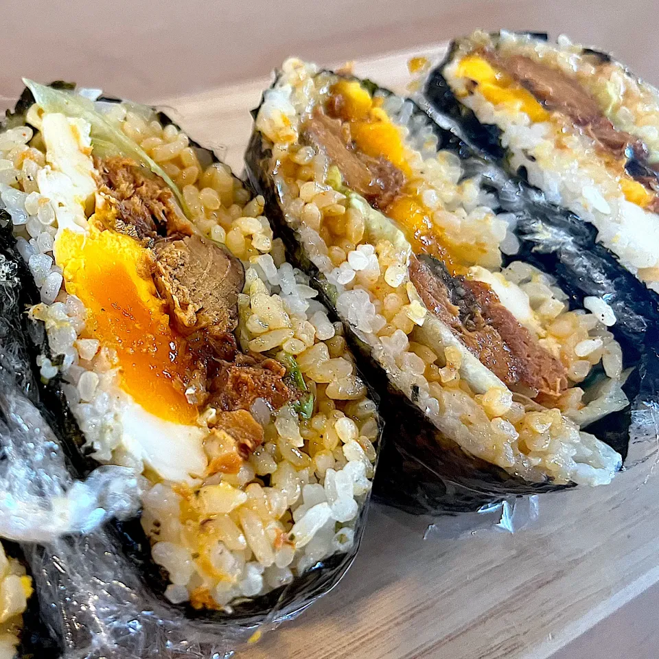 朝ごはんに☀️サバキムたまおにぎらず🍙|reiさん