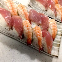 キハダマグロと
生食養の海老で
握り寿司をつくって
みました。👍✨