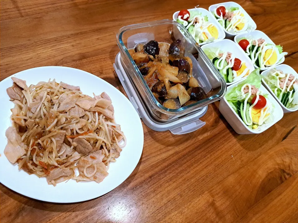 もやし豚バラ炒め　なすと玉ねぎの甘味噌煮　生野菜サラダ|m aさん