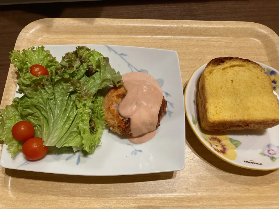 鮭のハンバーグとにんじん食パン|civettaさん