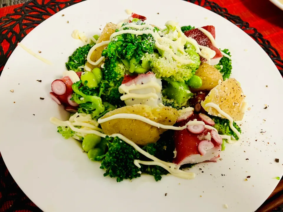 ✩.*˚タコとブロッコリーのバジルソース|ゆきえもんさん