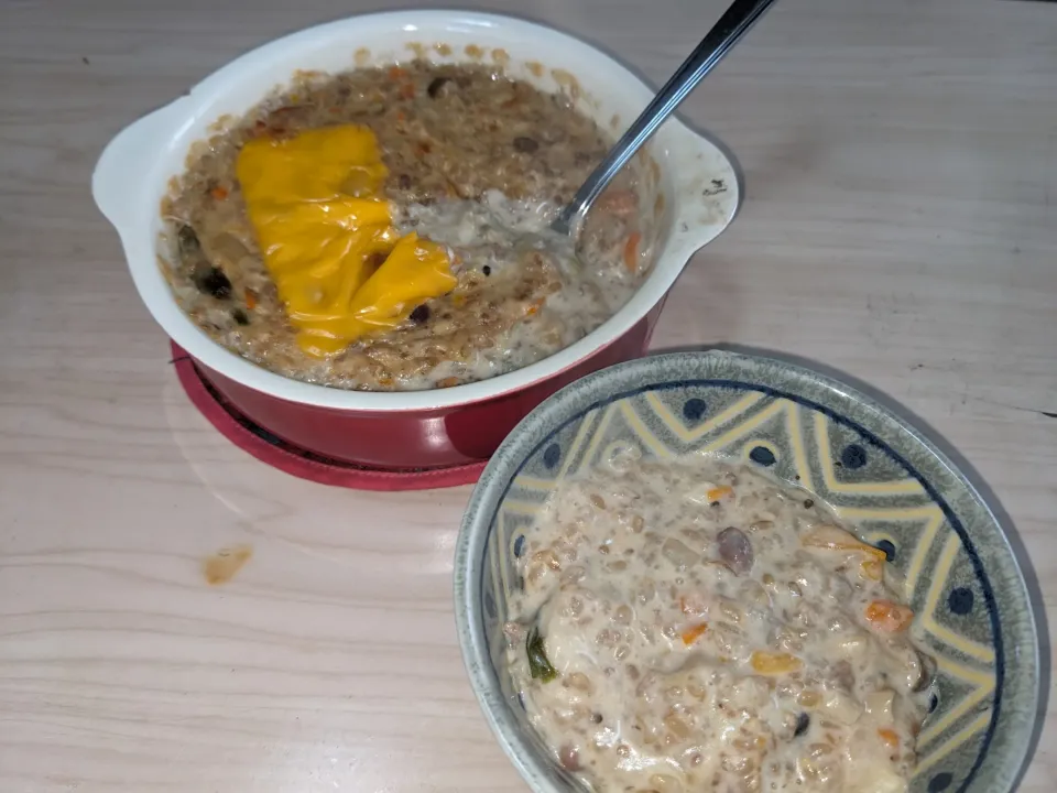 2024/06/03も台所での食事メニューは、小麦由来のグルテンフリーホワイトミートドリア
食して夕勤務備えます
具材等（宮城県角田市産の玄米＋豚ひき肉＋ニンニク＋玉葱＋人参＋白菜＋シメジ＋青長ネギ＋さらさらキャノラー油＋OliveOIL＋牛乳＋ミックスチーズ＋チェダーチーズ＋ホワイトペッパー＋水）を味変しながら楽しみ|Tarou  Masayukiさん