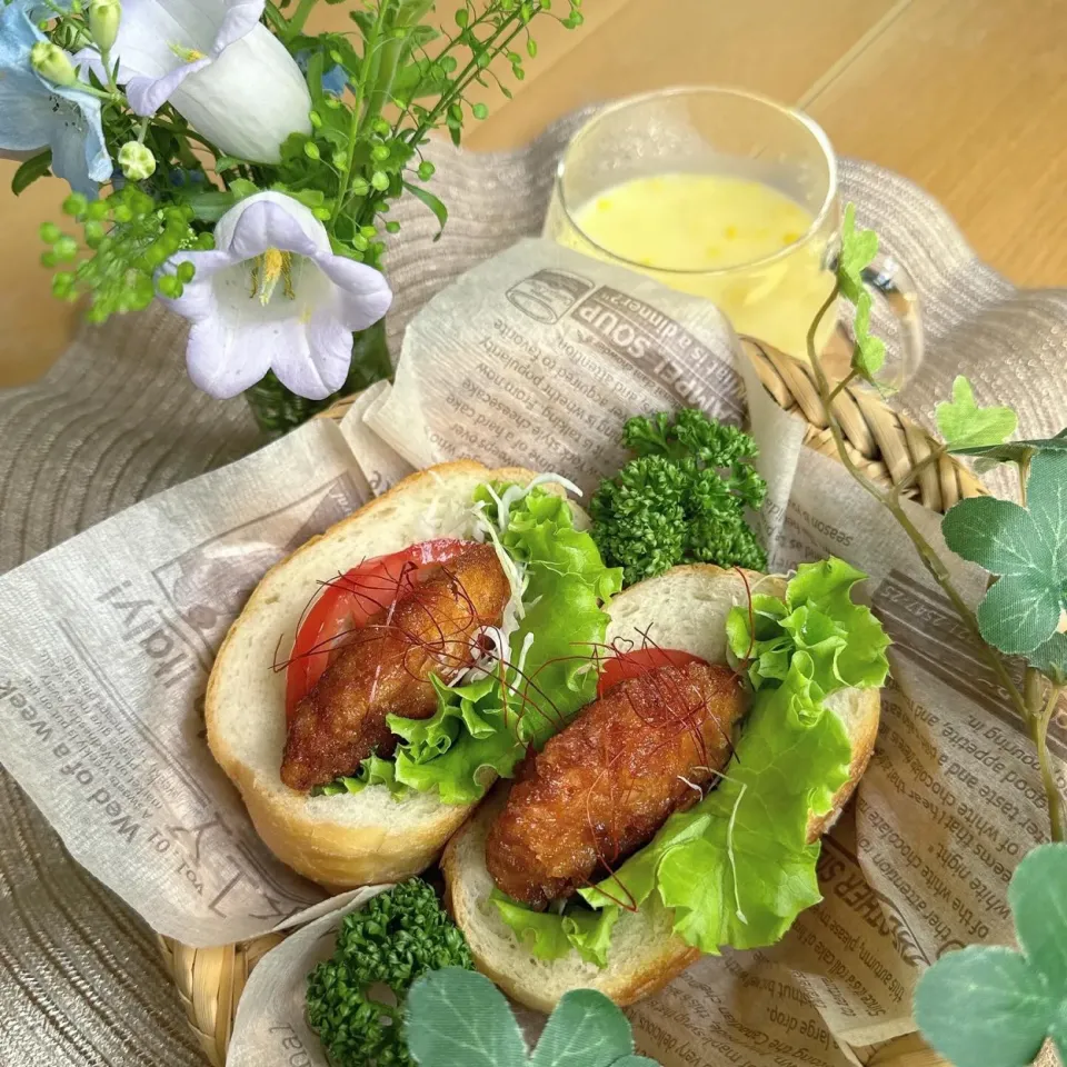 Snapdishの料理写真:6/3❤︎甘辛ささみカツフォカッチャサンド🌱🥪

＊フォカッチャ
＊ 甘辛ささみカツ
＊フリルレタス＊キャベツ ＊トマト|Makinsさん