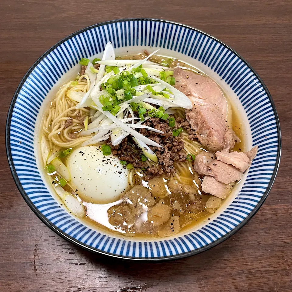 Snapdishの料理写真:牛テールスープラーメン|dashi menjiroさん