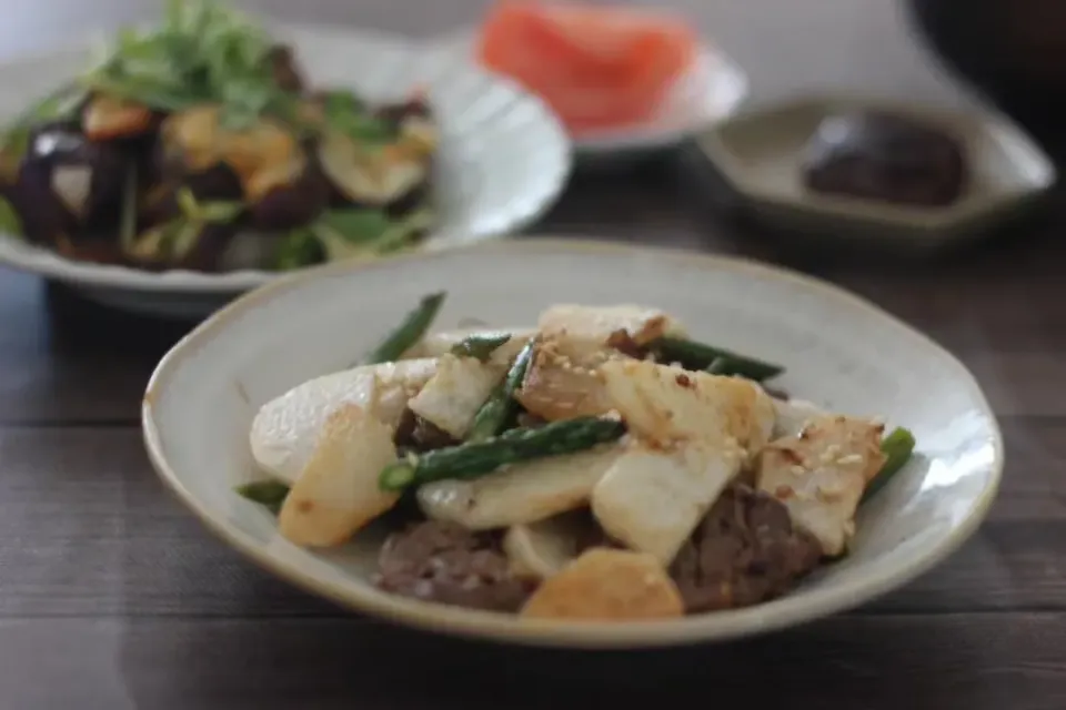 長芋と牛肉とアスパラの生しょうゆ糀炒め|ちいさなしあわせキッチンさん