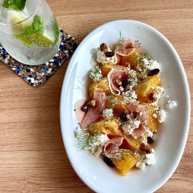 Snapdishの料理・レシピ写真:甘夏と生ハムとカッテージチーズのサラダ｜デザートだけじゃもったいない！旬の柑橘を食べつくそう♪