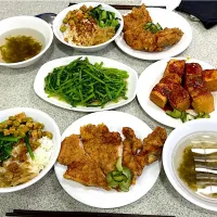 Snapdishの料理写真:排骨飯と炸豆腐と茹で青菜とルーローハン|ぴろしきさん