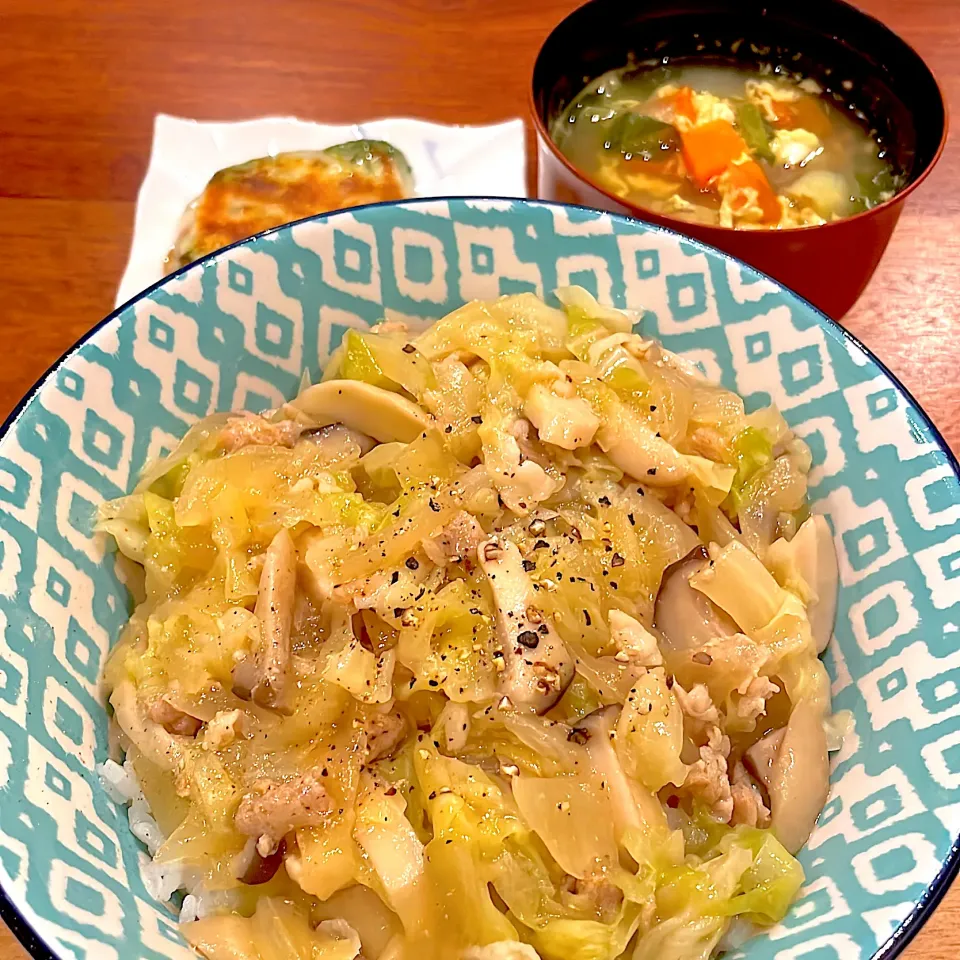 キャベツと豚丼　焼き生春巻き　カレースープ|とゆあさん