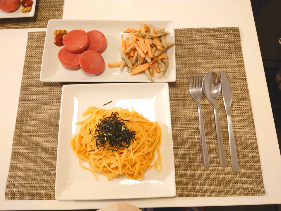 今日の夕食　明太子パスタ、ハムステーキ、ごぼうサラダ|pinknari🐰🌈さん