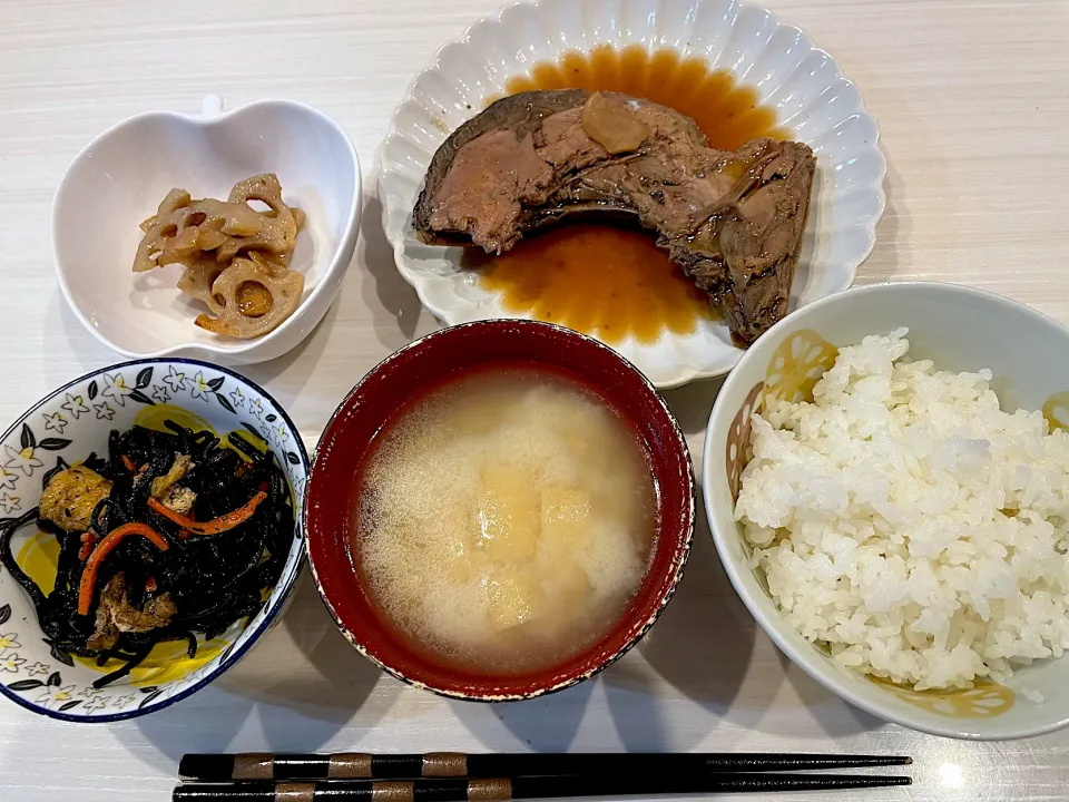 ブリカマの煮付けご飯　　茶色(*_*)|キヨさん