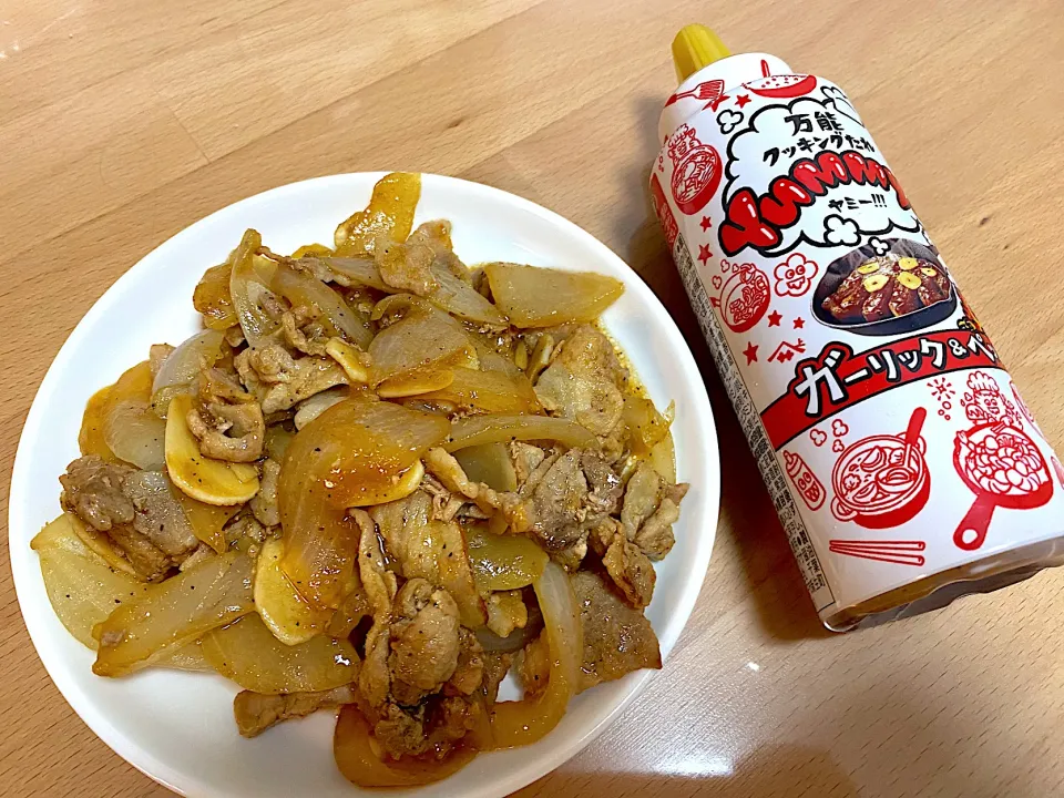 yummyダレで❣️豚肉と玉ねぎのシンプル炒め🐷乾燥ガーリック🧄を追加しました。|かおちゃんさん