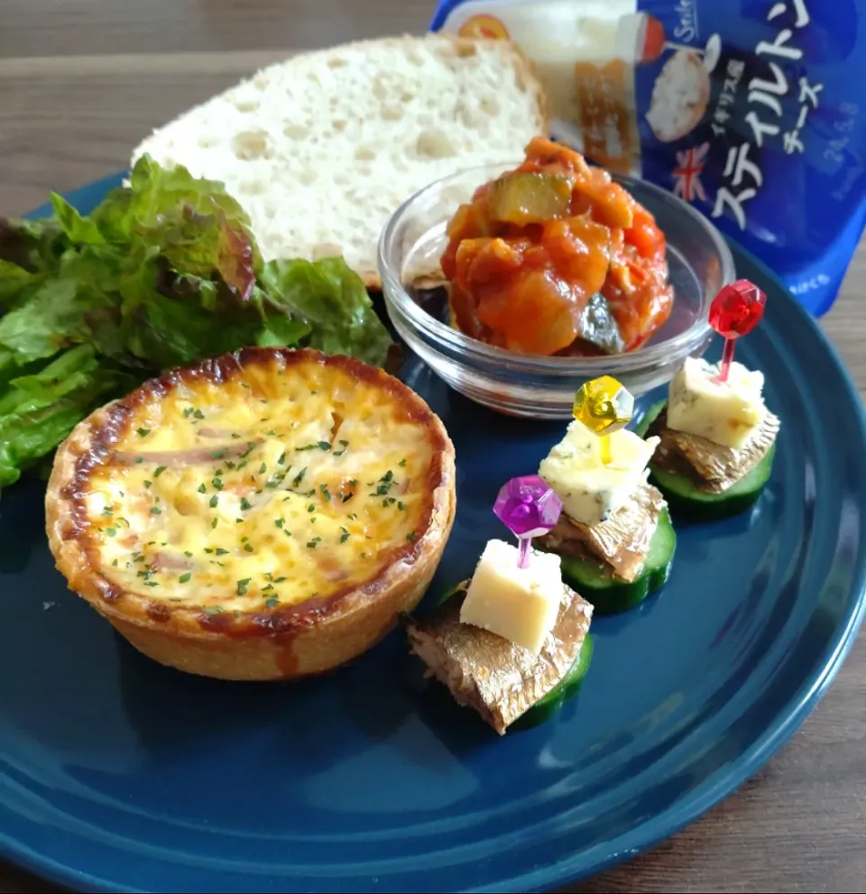 Snapdishの料理写真:キッシュとピンチョスでカフェ風ランチ|ゆりちさん