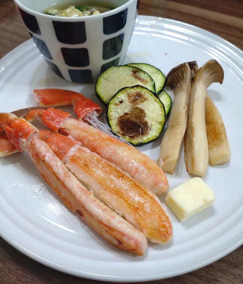 ホットプレートで蟹のズワイガニのバター焼き|ゆりちさん