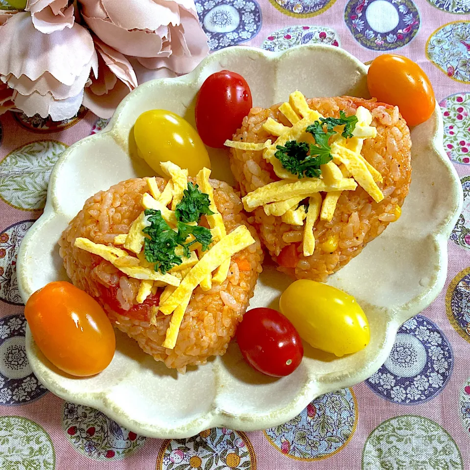 Snapdishの料理写真:チキンライスでおにぎり🍙|ringonamaさん