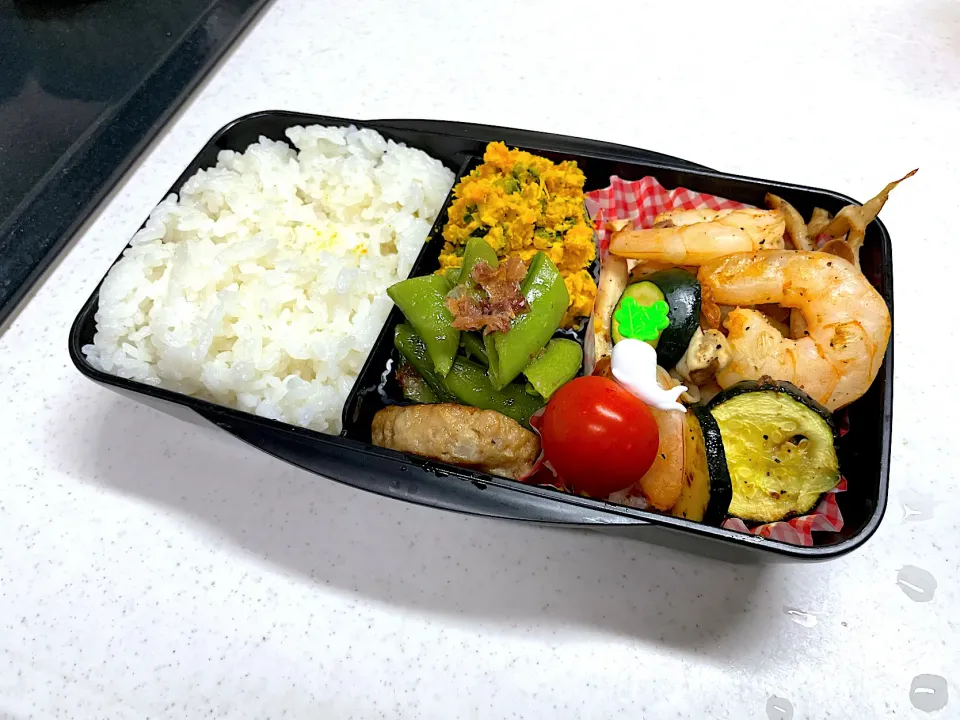 6/4 旦那弁当⁂エビと野菜の塩炒め弁当|ゆさん