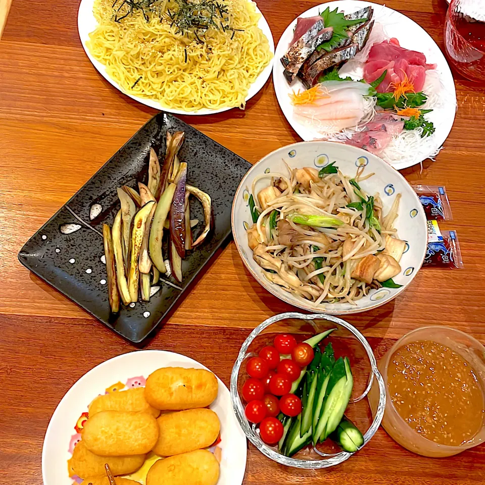 ざるラーメン　お刺身　もやし炒め　野菜つけ味噌|とゆあさん