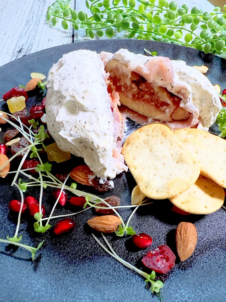 塩糀パウダーでヨーグルトからアールグレークリームチーズ風✖︎無花果✖︎生ハム💕|🌺🌺Foodie🌺🌺さん