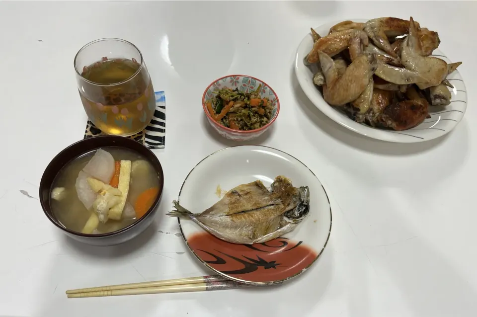 Snapdishの料理写真:晩御飯☆豆苗のガパオ炒め☆鯵の開き☆手羽先のグリル☆みそ汁（大根・人参・しめじ・揚げ）|Saharaさん