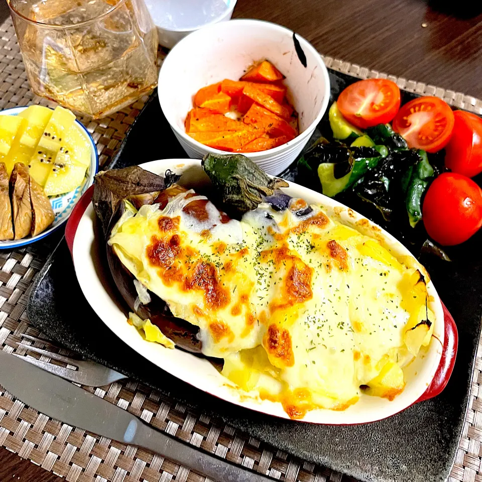 Snapdishの料理写真:6/4晩ご飯：茄子のポテ玉グラタン|ななみんさん