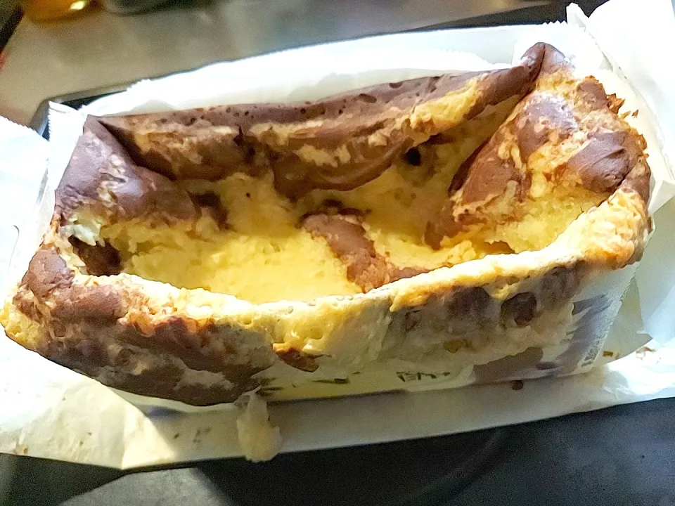 大豆粉のパンミックスでパウンドケーキ

レシピ通り作ったのですが、出来上がった生地があまりにも少なかったので、自分で入れ物を小さくしてしまったら、思いの外、発酵して、焼きに入ったら溢れてしまいました😭調子に乗ってマーブルにしたのに、大失敗です😭😭😭

入れ物を大きいなぁと思ってもかなり膨らむので
絶対に小さくし|Keiさん