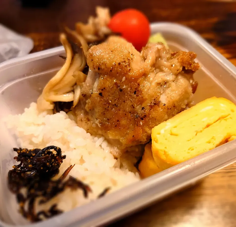 鶏のパリパリ焼き弁当(*^^*)|しーPaPaさん