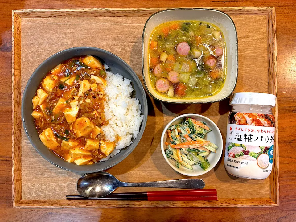 今日の夜ご飯(麻婆豆腐丼、こまつなのゴママヨサラダ、セロリスープ)|cocomikaさん