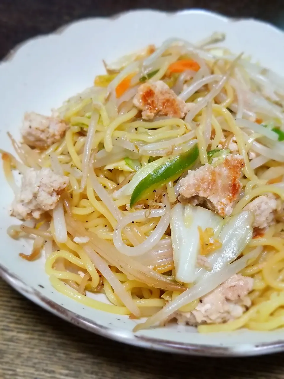 パパ作👨鶏ひき肉de塩焼きそば|ぱんだのままんさん