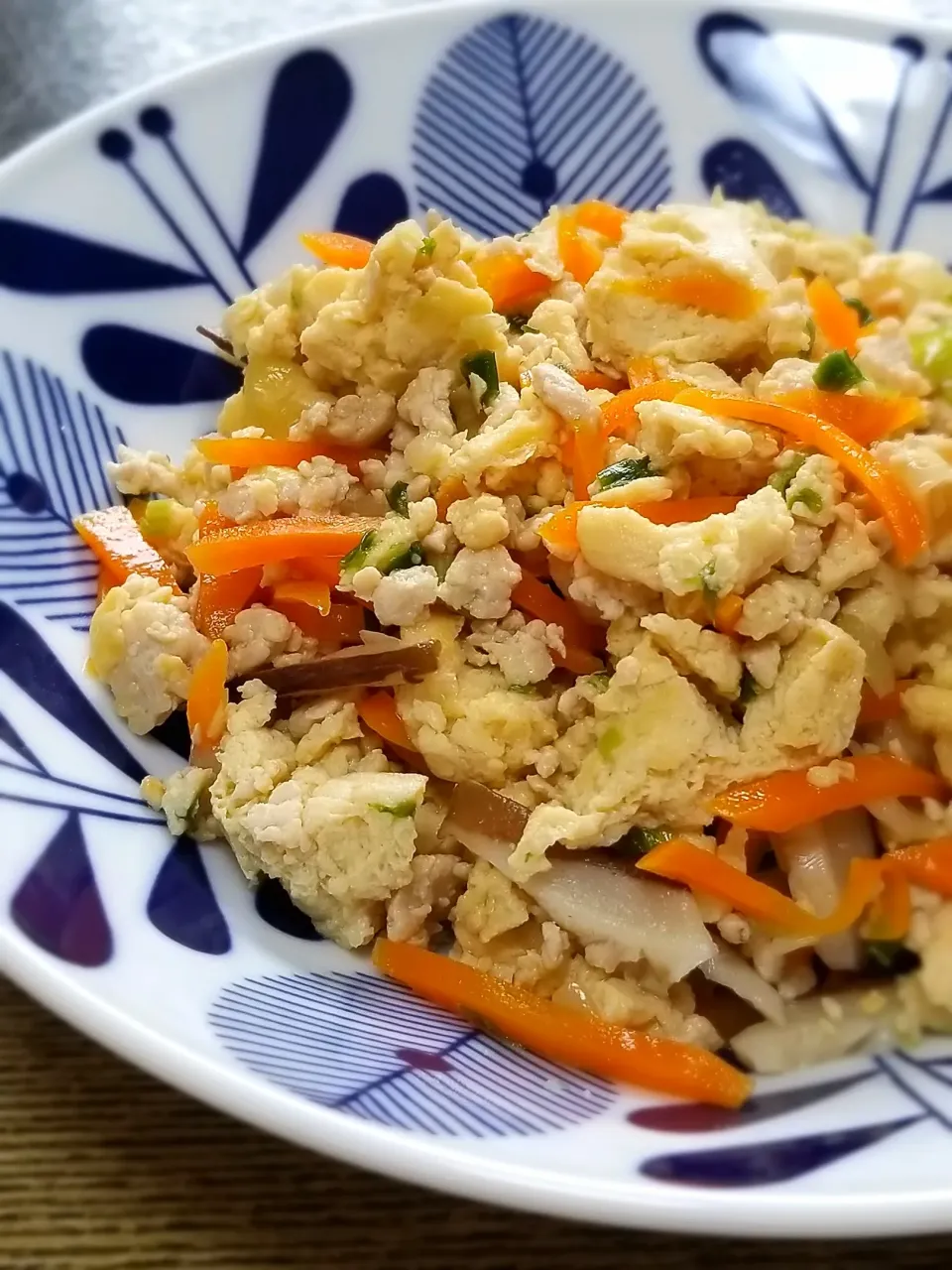 パパ作👨冷凍豆腐の炒り豆腐|ぱんだのままんさん