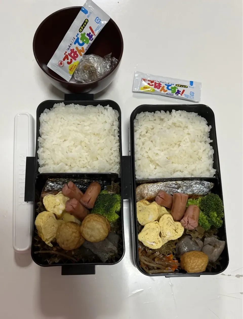 パパ弁と中2男子弁当☆鮭☆ウインナー☆ブロッコリー☆ハート形卵焼き☆きんぴらごぼう☆玉葱ボール（かまぼこ）☆ちぎり蒟蒻の炊いたん☆みそ玉（パパ弁）|Saharaさん