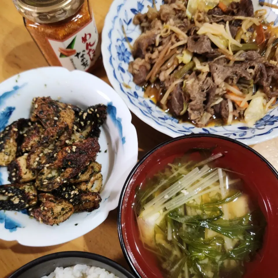 牛肉野菜炒め、ちくわ磯辺焼き、豆腐と水菜の味噌汁|さきさん