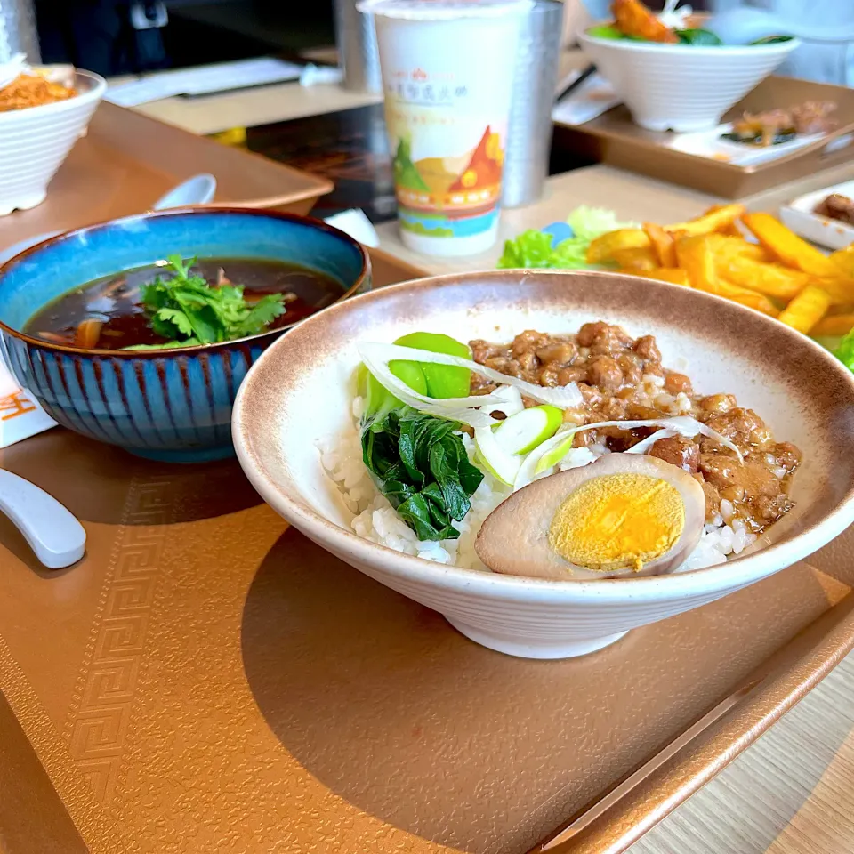 Pingxi beef thick soup with braised pork rice|skyblueさん