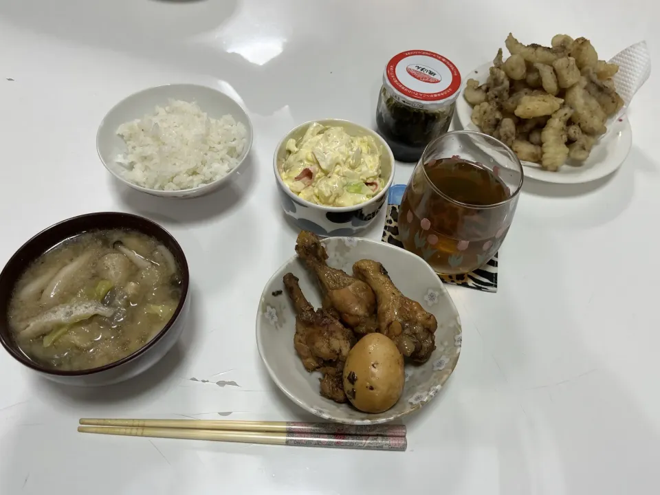 晩御飯☆イカのフリット☆サラダ（キャベツ・カニカマ・卵）☆手羽元と卵の酸っぱ煮☆みそ汁（キャベツ・しめじ・揚げ・揚げ茄子）|Saharaさん