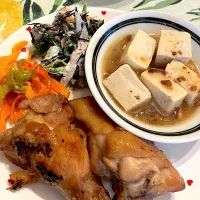 Snapdishの料理写真:肉豆腐、手羽元のはちみつ醤油漬け焼、ひじきとほうれん草のツナサラダ#ダイエットメニュー|まきほさん