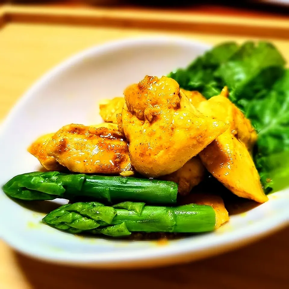 鶏むね肉のカレー照焼き

高タンパク・低脂質✨

パサつきがちな鶏むね肉も塩麹に漬け込んでしっとりと🐓

食欲がそそるカレー味の照焼きで重だるい梅雨シーズンを乗り切って🎶

ご飯をおかわりしたくなること間違いなし☺|森のごはん屋さんさん